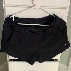 Running shorts with pockets
